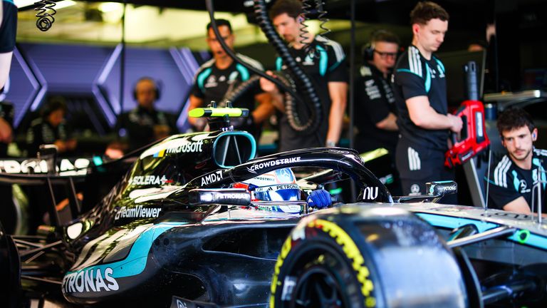 Das Mercedes-Team beim Vorsaison-Test in Bahrain.