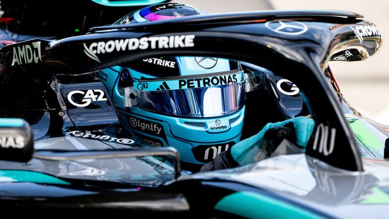 George Russell (Mercedes) fliegt in Melbourne zur Pole.