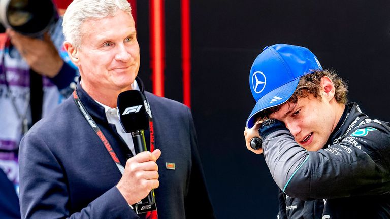 Mercedes-Pilot Kimi Antonelli (r.) war nach seinem Sieg in China zu Tränen gerührt.