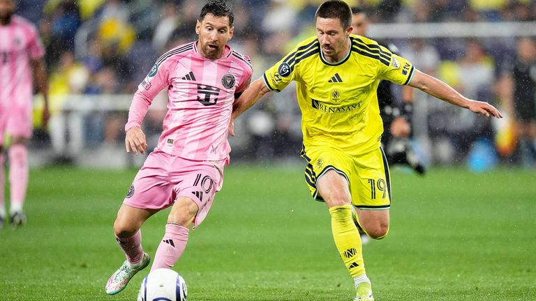 Lionel Messi (l.) und Inter Miami mit Remis in Nashville.
