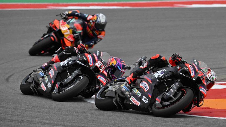 Doppeltes Aprilia-Ausrufezeichen! Marco Bezzecchi siegt vor Teamkollege Jorge Martin in Austin, Texas.