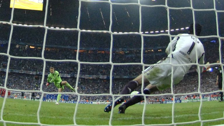 Die Tragödie beim ''Finale dahoam'': Neuer trat im Elfmeterschießen sogar an und traf - doch am Ende reichte es gegen Chelsea nicht.