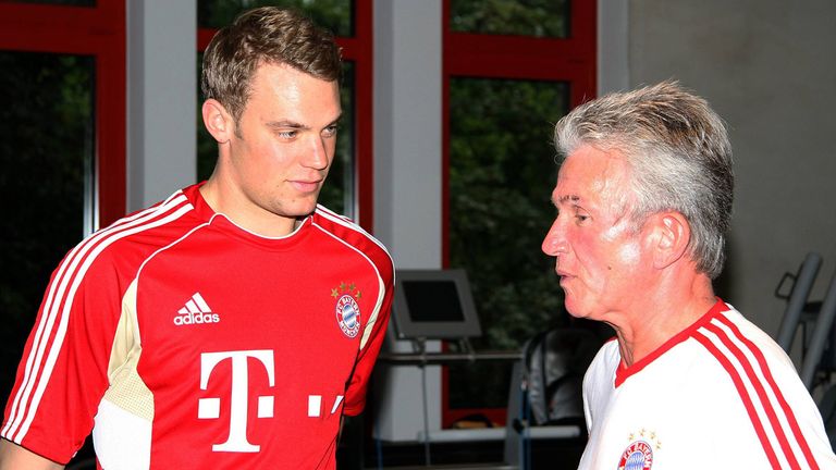 Sein einziger Vereinswechsel: Neuer schließt sich für 30 Millionen Euro dem FC Bayern um Trainer-Legende Jupp Heynckes an.