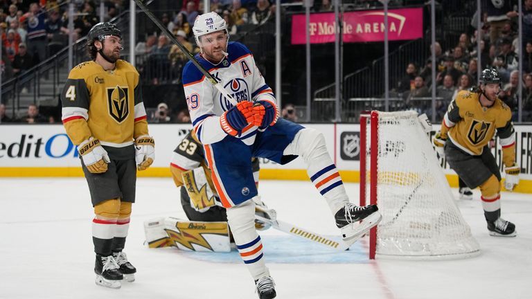 Leon Draisaitl bejubelt seinen Treffer gegen Las Vegas. 