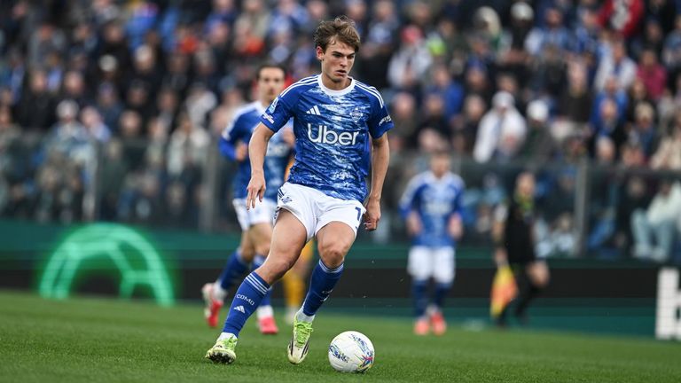 Como-Spieler Nico Paz beim Ligaspiel gegen Pisa SC.