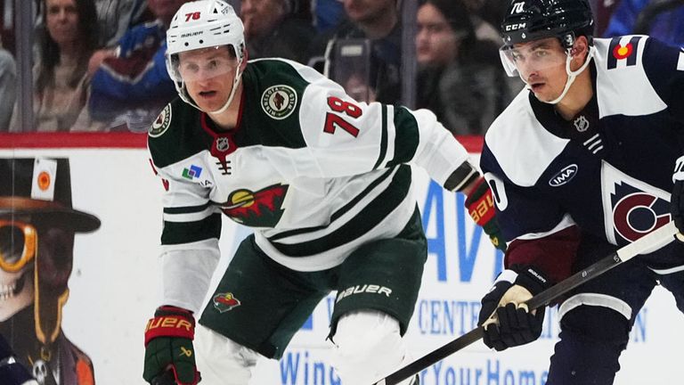 Der Treffer von Nico Sturm (l.) reicht nicht für einen Sieg seiner Minnesota Wild.