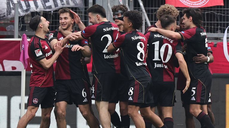 Der 1. FC Nürnberg siegt gegen den 1. FC Kaiserslautern und distanziert sich damit deutlich von der Abstiegszone. 