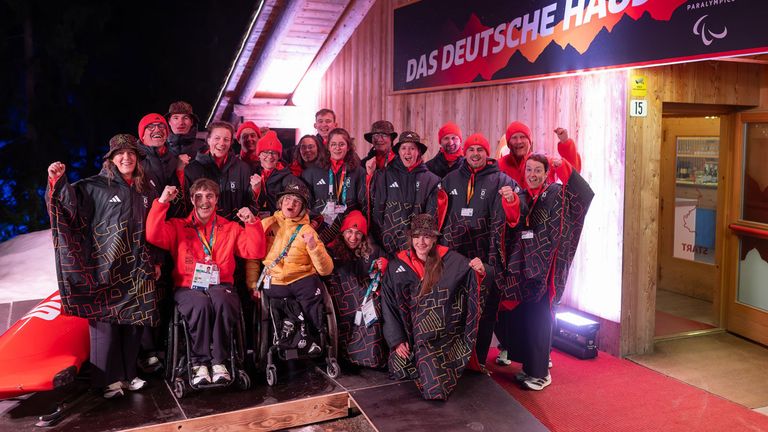 Das deutsche Alpin-Team vor der Eröffnungsfeier am Deutschen Haus.