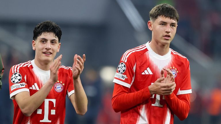 Deniz Ofli (l.) und Filip Pavic feierten gegen Atalanta Bergamo ihr Profidebüt für den FC Bayern.