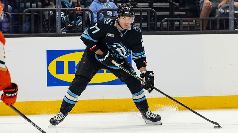 Utah-Profi John-Jason Peterka am Puck.