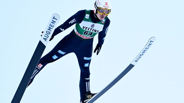 Philipp Raimund springt zu seinem ersten Weltcupsieg.