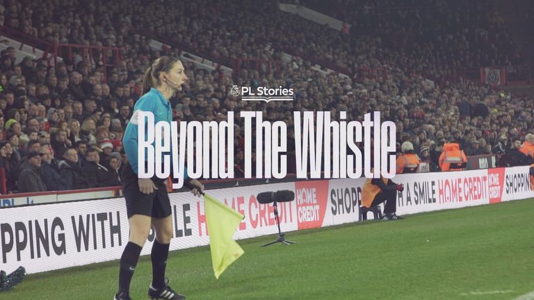PL Stories stellt Geschichten vor, die die Premier League geprägt haben. Die aktuelle Ausgabe steht dabei ganz im Zeichen des „International Women's Day“: Schiedsrichterinnen im Profifußball.