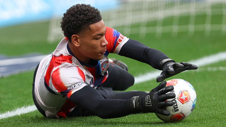 Leonard Prescott saß zuletzt auch in der Bundesliga auf der Bank des FC Bayern München.