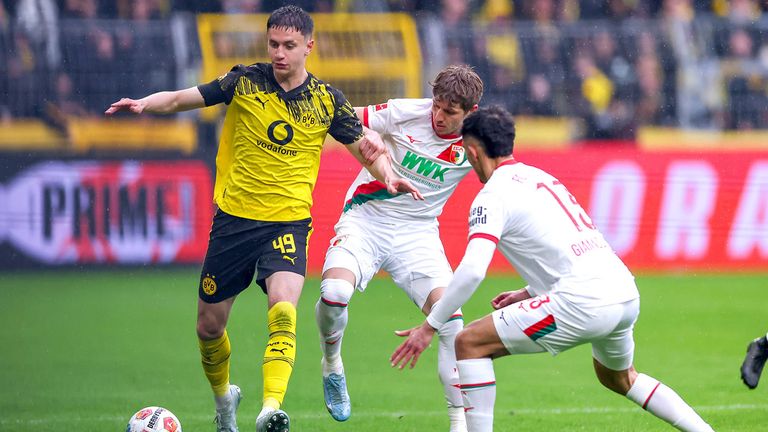Luca Reggiani (l.) erzielt gegen Augsburg sein erstes Bundesliga-Tor.