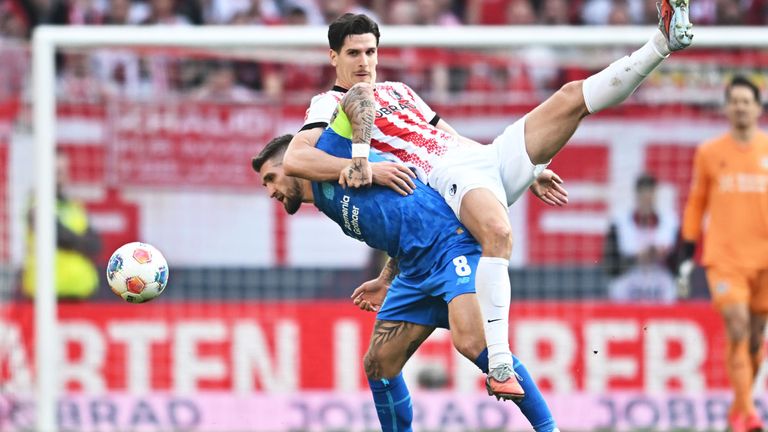 SC Freiburg und Leverkusen teilen sich in der Bundesliga die Punkte.