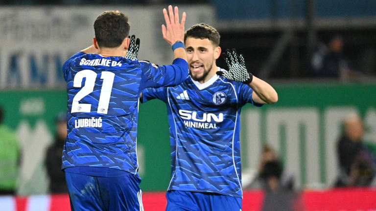 Dejan Ljubicic (links) rettet den Schalker Punkt mit seinem 1:1-Treffer. Am Freitag trifft der Tabellenführer auf Bielefeld. 