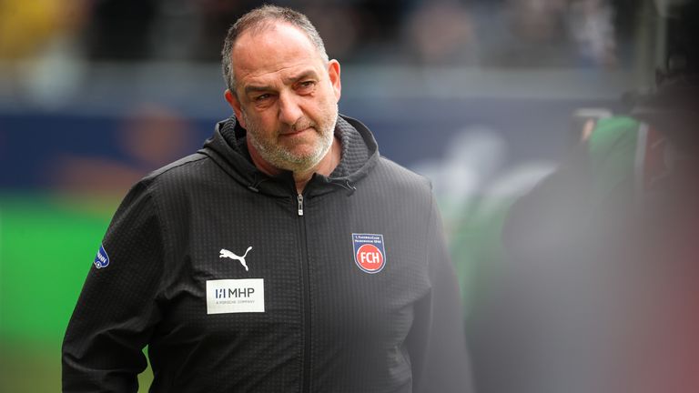 Frank Schmidt äußert sich zu seiner Zukunft beim 1. FC Heidenheim.