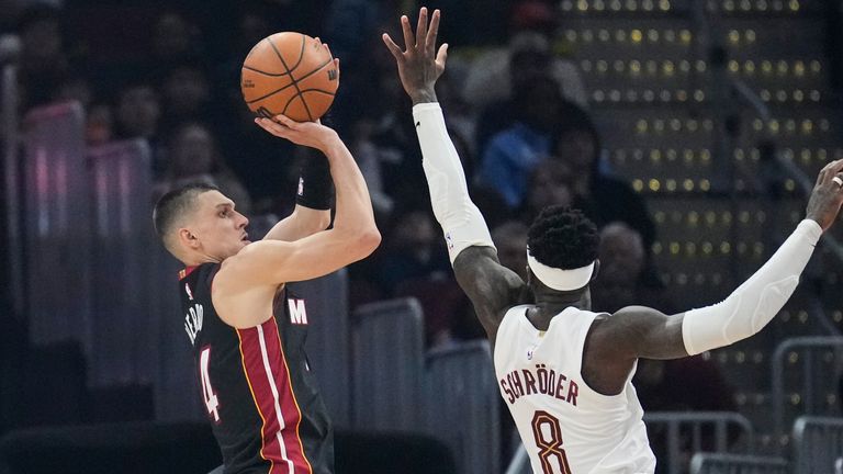 Dennis Schröder verliert mit den Cavs.