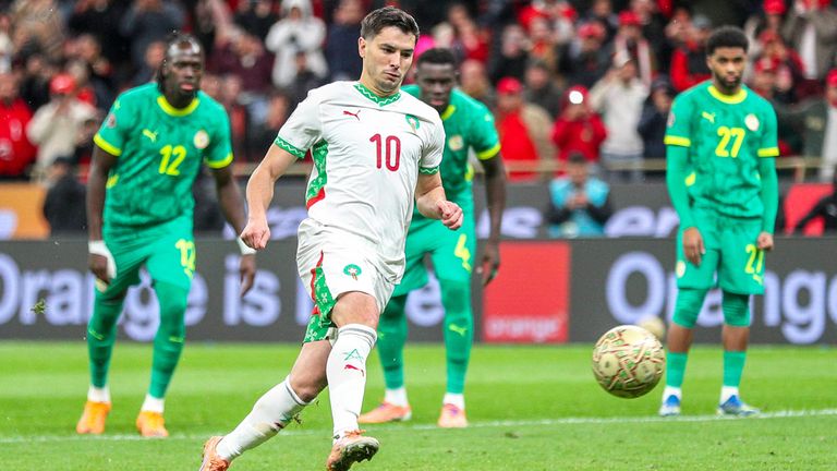 Brahim Diaz verschießt einen Elfmeter für Marokko im Afrika-Cup-Finale gegen Senegal.