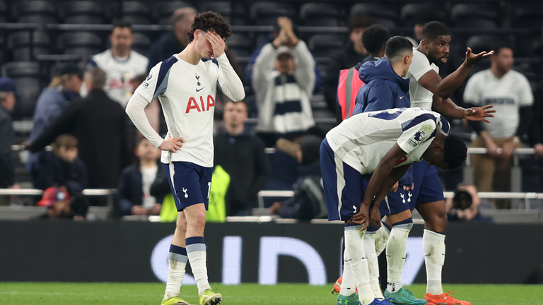 Die Nerven liegen bei den Spurs blank - 10 Spiele ohne Sieg. Im Topspiel geht es am 15.03. gegen Liverpool.