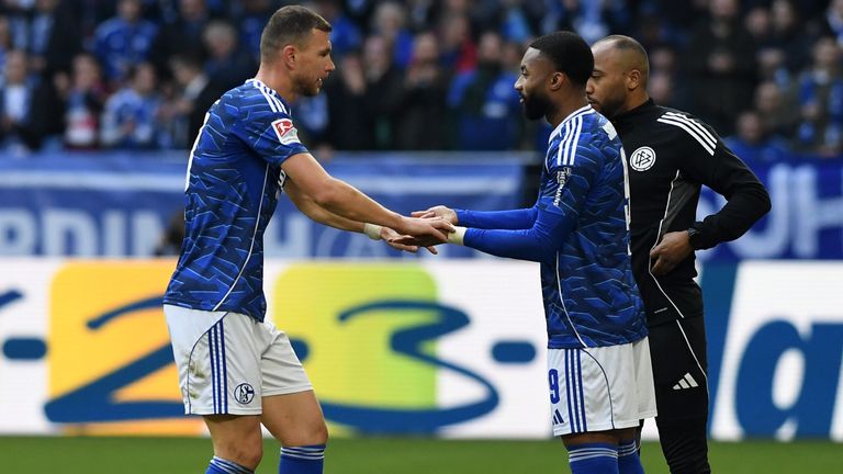 Moussa Sylla (r.) wird Edin Dzeko gegen Darmstadt 98 ersetzen.