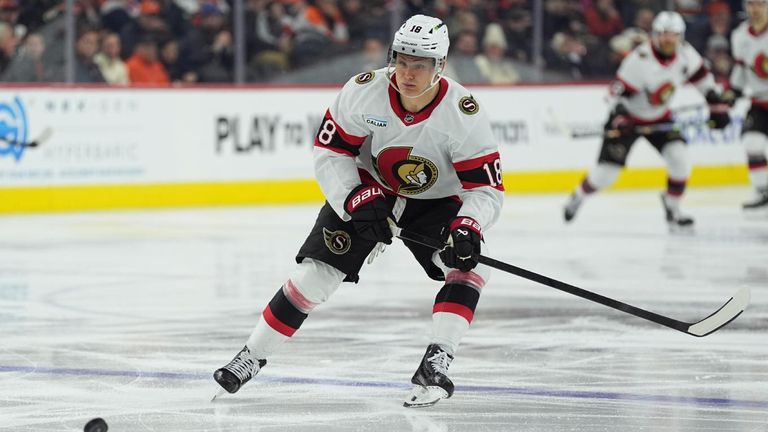 Tim Stützler ist für die Ottawa Senators auf dem Eis.