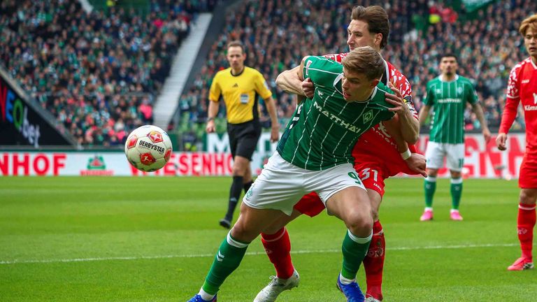 Bremens Angreifer Keke Topp zieht sich einen Kreuzbandriss zu.