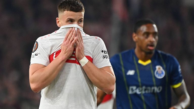 Der VfB Stuttgart verliert das Achtelfinal-Hinspiel in der Europa League gegen Porto. 