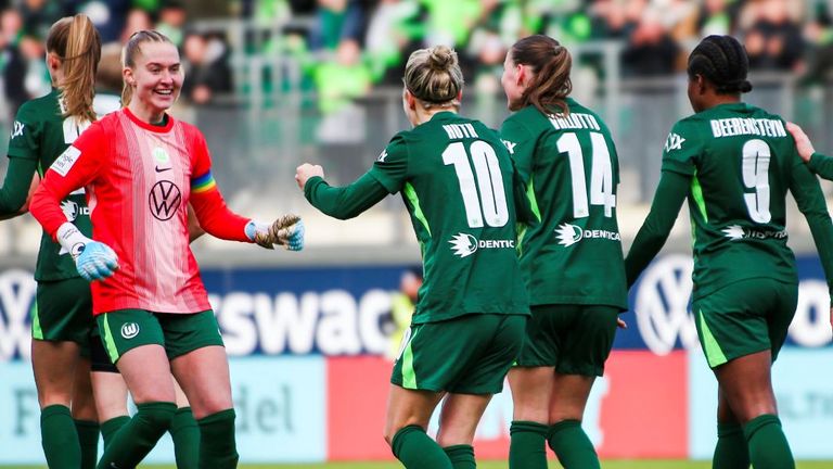 Anders als gewohnt: Abwehrspielerin Minge hütet das Wolfsburger Tor.