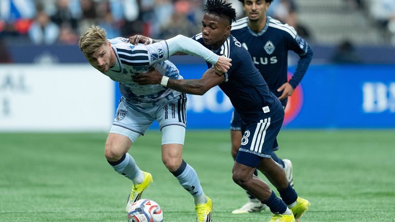 Timo Werner (l.) und die San Jose Earthquakes gewinnen in der MLS gegen Thomas Müllers Vancouver Whitecaps.