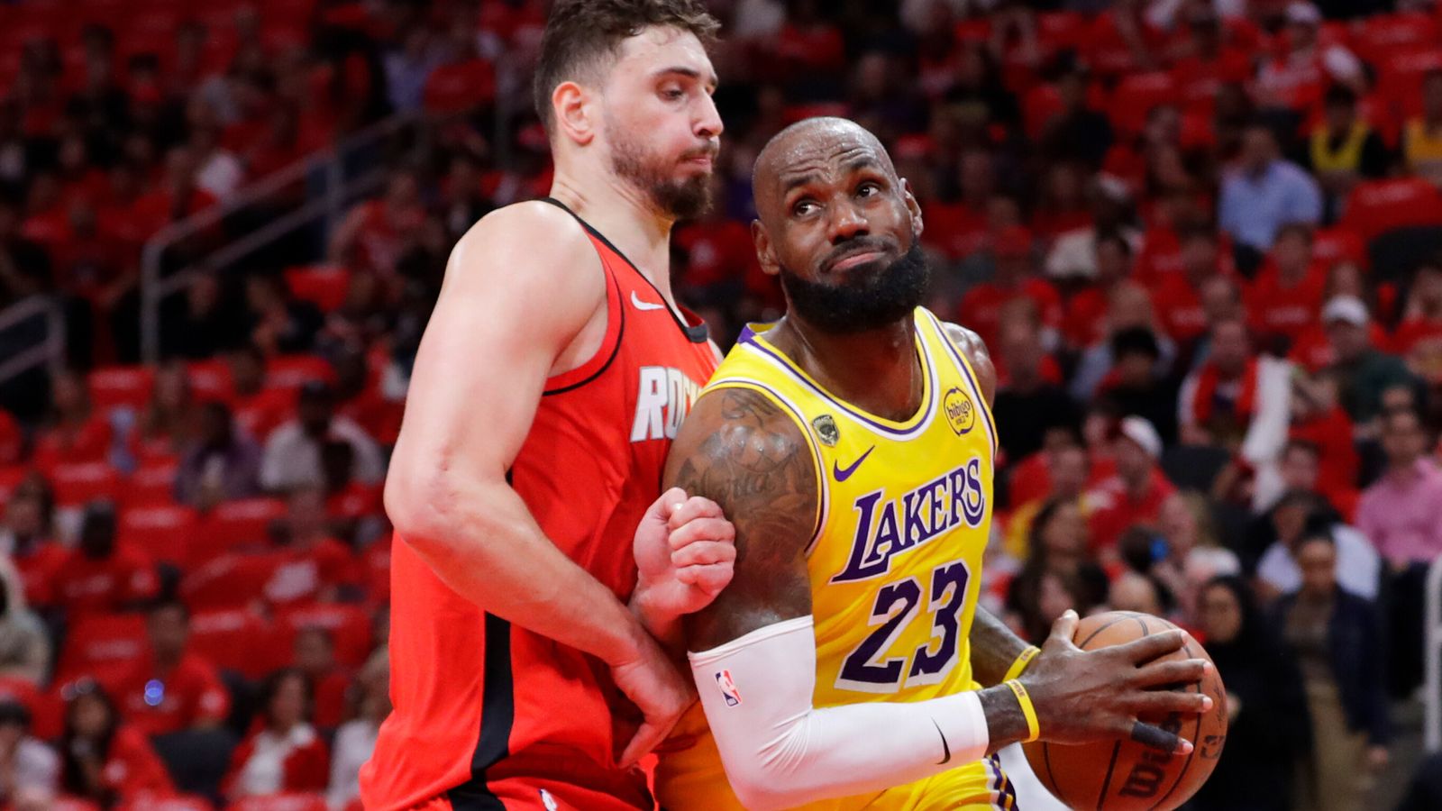 LeBron James erzwingt Verlängerung: Lakers besiegen Rockets 112:108 und führen 3:0