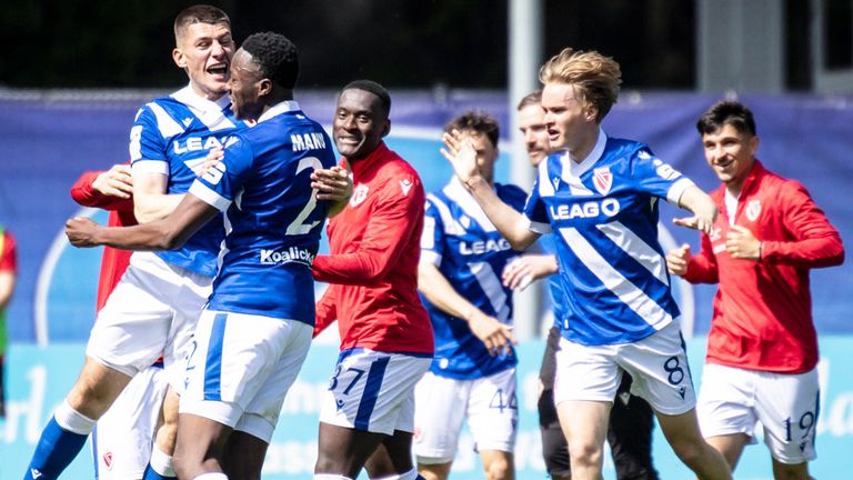 Energie Cottbus gewinnt bei Viktoria Köln.