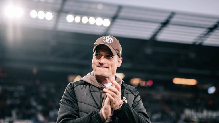 Die Verantwortlichen beim FC St. Pauli stehen im Saisonfinale der Bundesliga klar hinter Trainer Alexander Blessin.