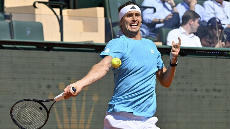 Alexander Zverev ist beim Masters in Monte-Carlo ins Viertelfinale eingezogen.