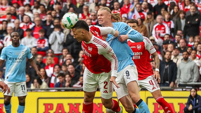 Manchester City und der FC Arsenal kämpfen in der Premier League um den Titel. 