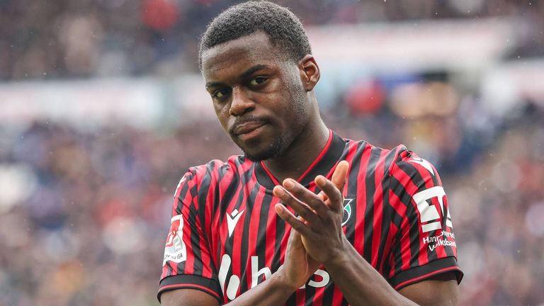 Noel Aseko hat das Interesse von zahlreichen Top-Klubs auf sich gezogen. 