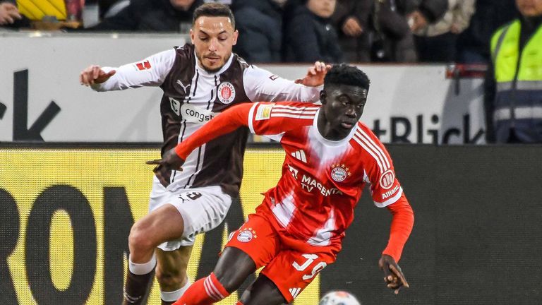 Bara Sapoko Ndiaye (r.) feierte gegen St. Pauli sein Bundesliga-Debüt.