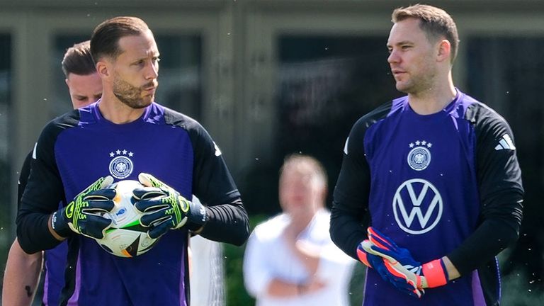 Oliver Baumann (l.) und Manuel Neuer während der Heim-EM 2024.