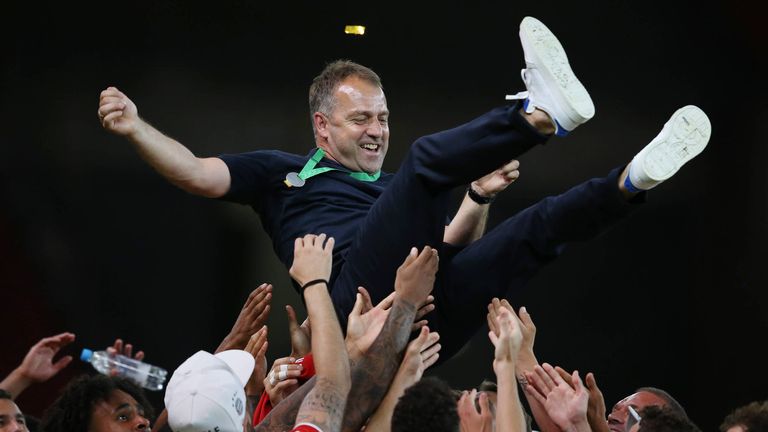 Damals war noch Hansi Flick Trainer, der nun beim FC Barcelona an der Seitenlinie steht.
