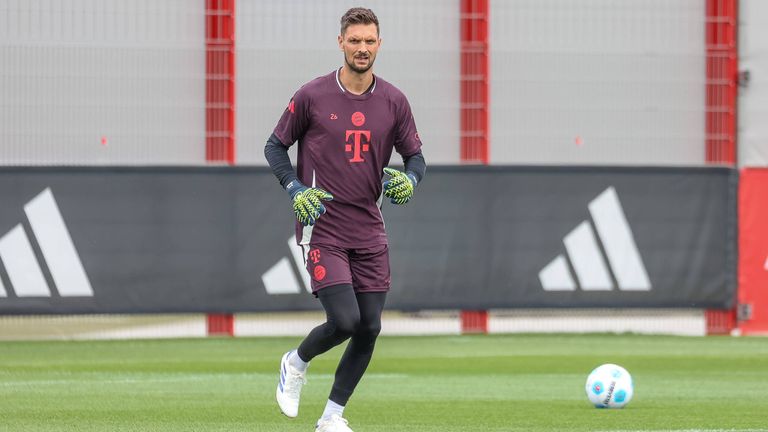 Sven Ulreich startet mit dem Lauftraining.