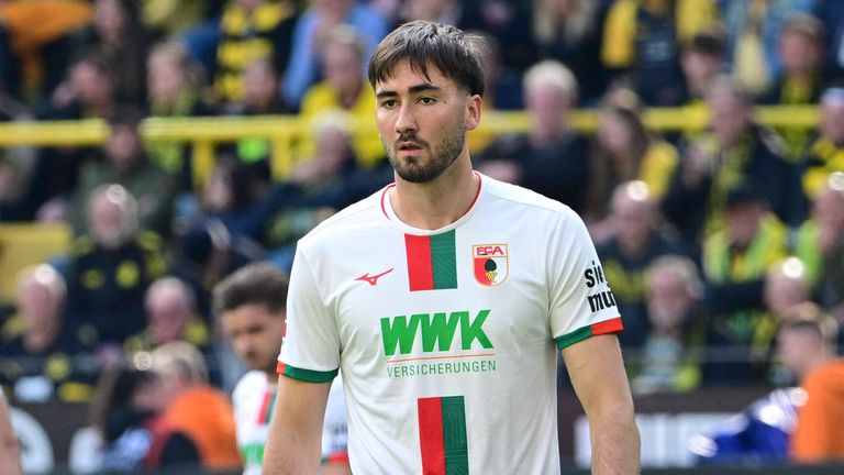Dion Beljo im Trikot des FC Augsburg.
