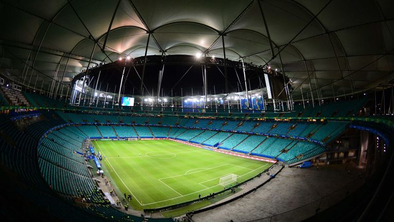 Salvador: Arena Fonte Nova ist direkt an der Küste gelegen und bietet ein einzigartiges Design. Kapazität: 47.915.