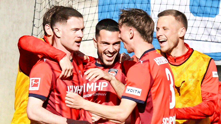 Heidenheim jubelt beim Sieg gegen Union Berlin am 29. Spieltag.