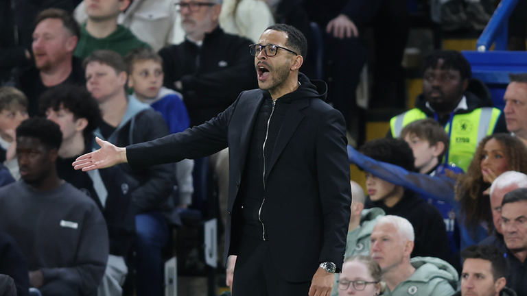 Chelseas Coach Liam Rosenior muss gegen United bereits die vierte Niederlage in Folge hinnehmen. Gelingt heute gegen Brighton ein Sieg? 