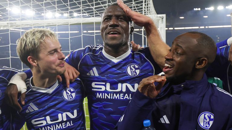 Christian Antwi-Adjei (r.) verlässt Schalke 04 am Saisonende.