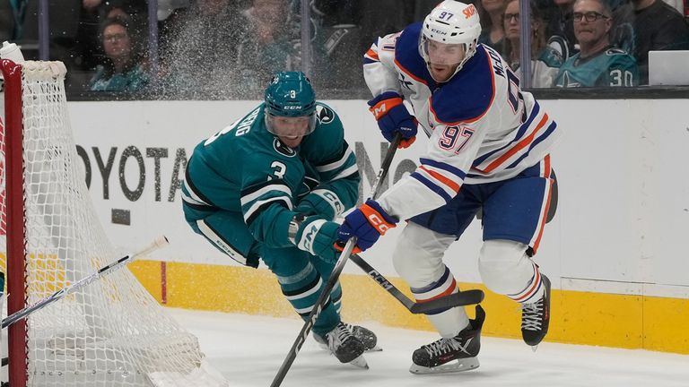 NHL-Superstar Connor McDavid (r.) überragt beim Sieg der Edmonton Oilers gegen die San Jose Sharks mit fünf Scorerpunkten.
