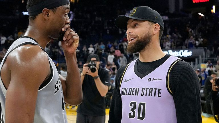 Die Golden State Warriors sehnen sich nach Superstar Stephen Curry (r.).