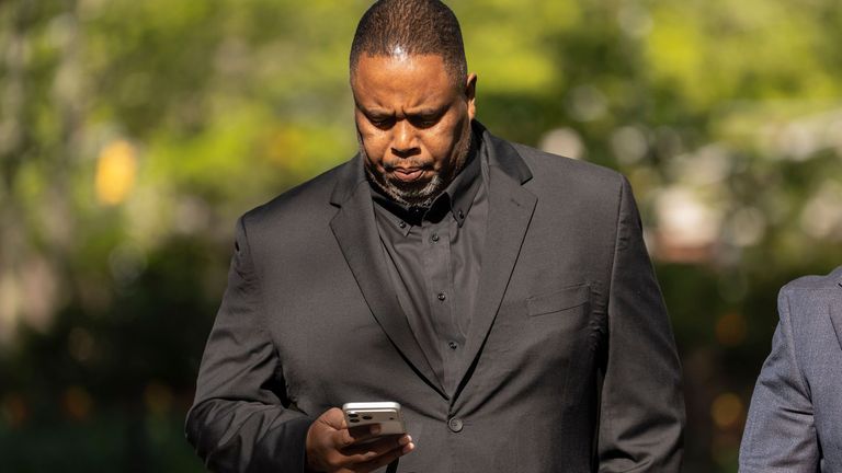 Der ehemalige NBA-Spieler und Assistenztrainer Damon Jones gesteht Insiderwissen und Pokerbetrug.