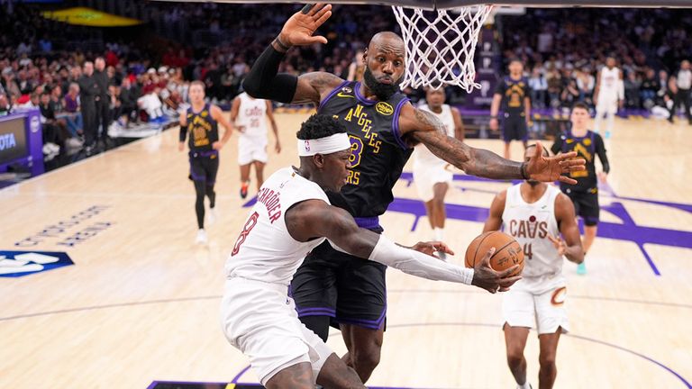 Dennis Schröder verliert mit seinen Cleveland Cavaliers in Los Angeles.