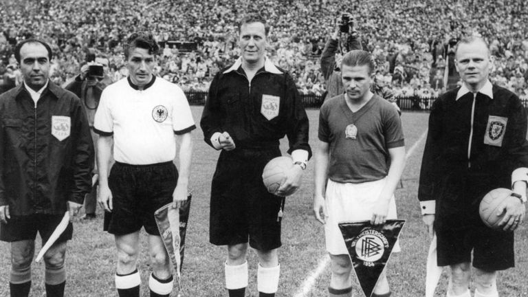 Die höchste WM-Niederlage kassierte Deutschland 1954 gegen Ungarn. Die National-Elf musste sich mit 8:3 geschlagen geben.